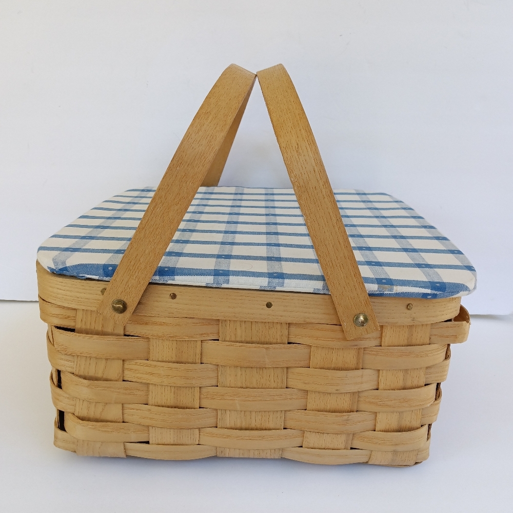 Basketville Vintage Pie/Cake  Safe Hand Picnic Basket Putney, Vermont USA